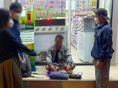 偷走中国游客背包，泰国警方一天内抓获窃贼