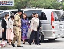 他信重返监狱的背后：西那瓦家族能否挺过泰国政坛风暴？