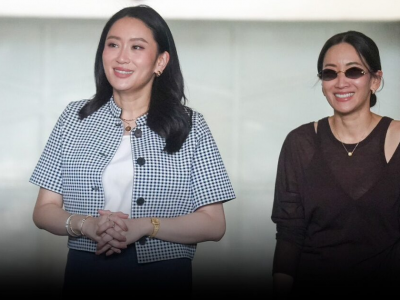 泰国前总理佩通坦与姐姐探视父亲，透露他信近期压力大
