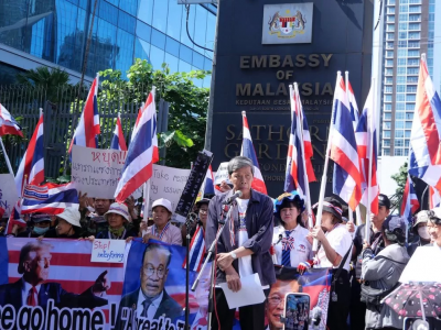 泰国抗议者将矛头指向马来西亚和美国大使馆，指责其“干涉”边境事务