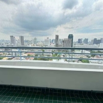 曼谷市区拉差达的公寓要出手 47平方一室一厅