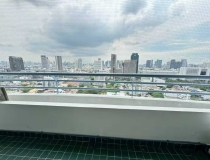 曼谷市区拉差达的公寓要出手 47平方一室一厅
