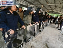 【紧张升级！泰国增兵340人直面柬埔寨边境变局】泰军强硬部署，边境冲突一触即发？跨境贸易命悬一线，和平协议能否重现？震撼内幕直击！