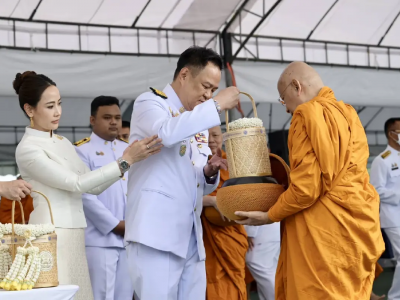 阿努廷率众官员纪念九世王诞辰：举行盛大法会，布施百名僧侣