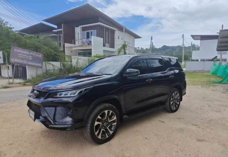丰田fortuner2021年4wd，2.8legender 顶配 5万8千公里 自用急出 115万泰铢 可刀
