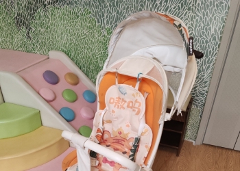 高颜值遛娃神器原价1599元，特价800元出，9成新，使用很少，送冰坐垫