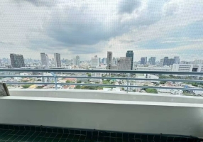曼谷市区拉差达的公寓要出手 47平方一室一厅