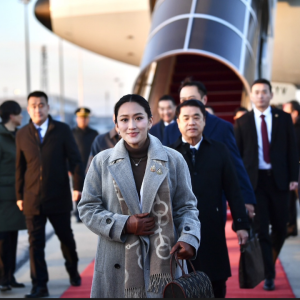 泰总理佩通坦及代表团顺利抵京！中国外交部副部长带队迎接！