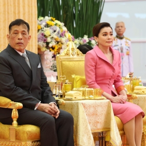 泰国国王王后亲自出席机场新跑道落成仪式