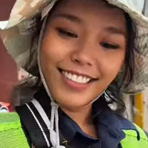 單親母親清掃街道意外走紅 展現燦爛微笑