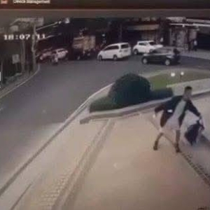 中国男子丢下可疑背包后逃跑，泰国警方紧急戒备