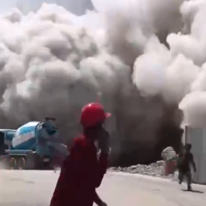 曼谷一在建高楼地震中坍塌，43人被困！