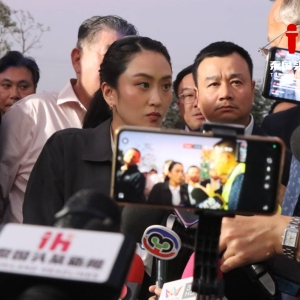 泰国总理佩通坦赴大楼坍塌现场指挥救援