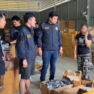 泰警突袭春武里中资仓库，查获各类劣质商品超万件