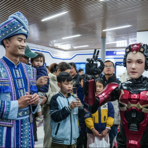 你想见的网红机器人在广西过“三月三”