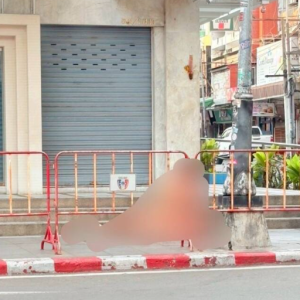 中国情侣芭提雅路边拍摄不雅照被警方抓捕