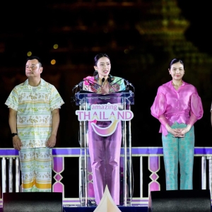 佩通坦为“2025年世界宋干节”揭幕