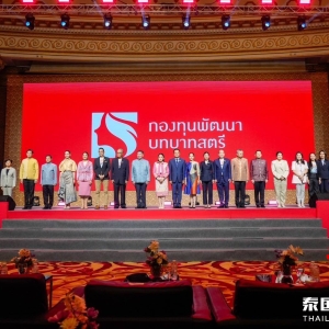 女总理助妇女：佩通坦为泰国女性铺就发展新道路