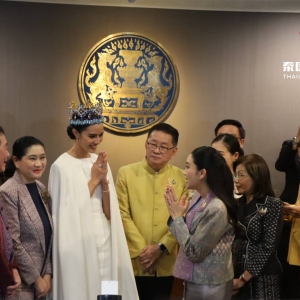 佩通坦接见泰国首位世界小姐！
