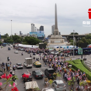 “下台”！泰国大集会呼吁罢免佩通坦