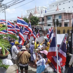 柬埔寨埋地雷引冲突？泰民聚集柬埔寨大使馆示威抗议！