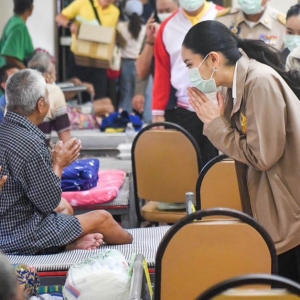 佩通坦前往泰柬边境冲突地素林府探访