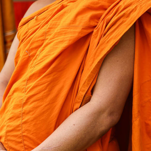 假出家真犯罪！泰国警方突击搜查全国超200座寺庙，逮捕出家避罪假僧