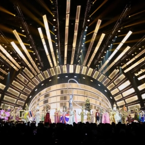 闪耀舞台！2025年泰国小姐自信展示民族服饰