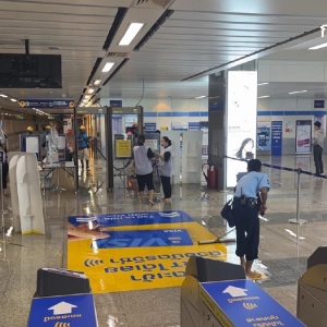 暴雨倒灌MRT站惊现“水帘洞”！大楼施工通风口成罪魁祸首