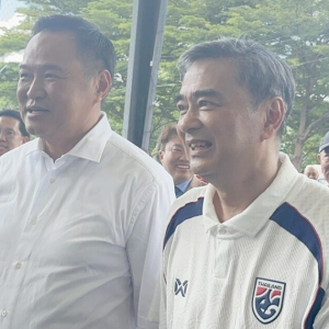 泰国总理阿努廷欢迎阿披实再任民主党党魁，并暗示愿在未来达成政治合作