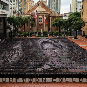 1250名泰国师生拼图王太后肖像，表达无限哀思