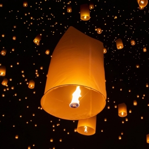 水灯节期间，泰国所有机场附近禁飞孔明灯