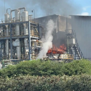 泰国同日两起大火连发！工厂与民宅相继燃烧