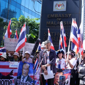 泰国抗议者将矛头指向马来西亚和美国大使馆，指责其“干涉”边境事务
