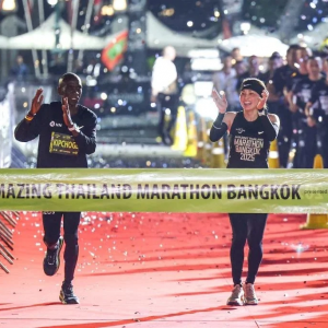 与马拉松传奇基普乔格同跑！泰国王后征服曼谷半马