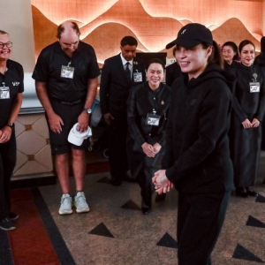 王后亲自上阵！素提达王后出席第37届普吉国王杯帆船赛