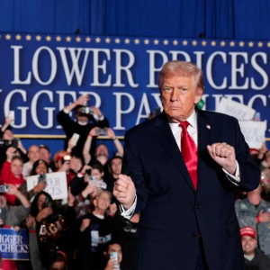 白宫发出警告：特朗普希望泰柬两国遵守协议停火，若不停战，必要时将予以惩罚！