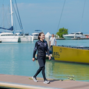 王后亲自上阵！素提达王后现身东运会帆船项目备赛现场