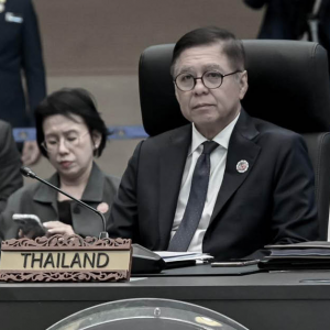 泰国、柬埔寨同中国外长准备举行三方会晤，就泰柬局势最新发展交换意见