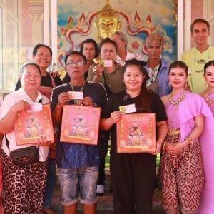 新年接好运，泰国一寺庙多位信众中彩票