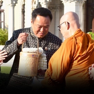 阿努廷总理夫妇率内阁新年祈福 共接2026金马年