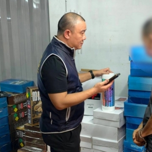 一名中国人涉嫌在泰销售“笑气”被捕